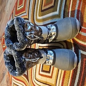 Women's size 7 Kalik Penny Snow Boot